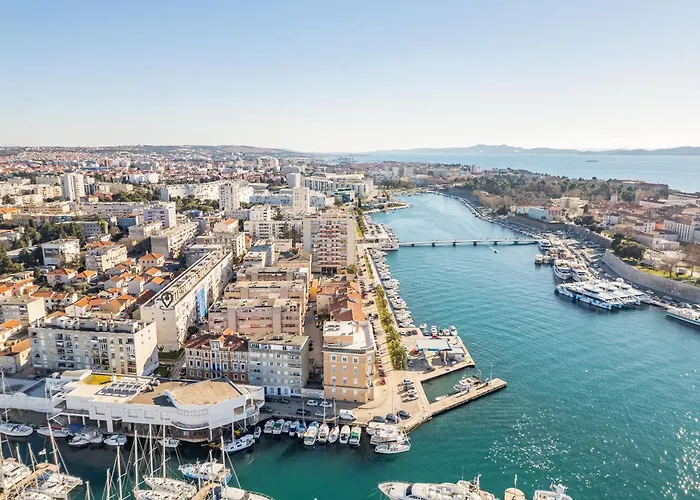 A&m 3 Bridge Luxury Center