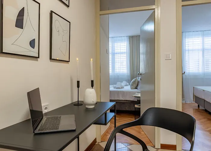 A&m 3 Bridge Luxury Center *